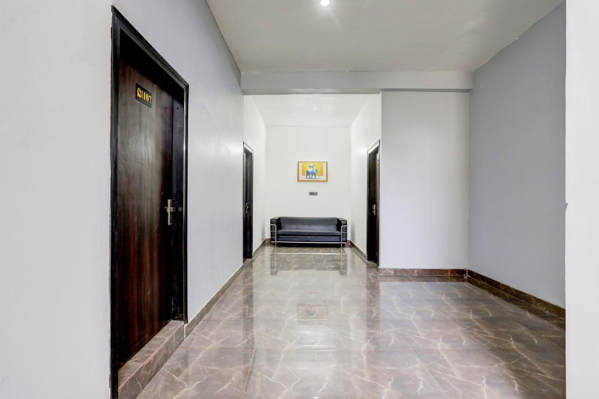 Super Hotel Live View Indraprastha Dış mekan fotoğraf