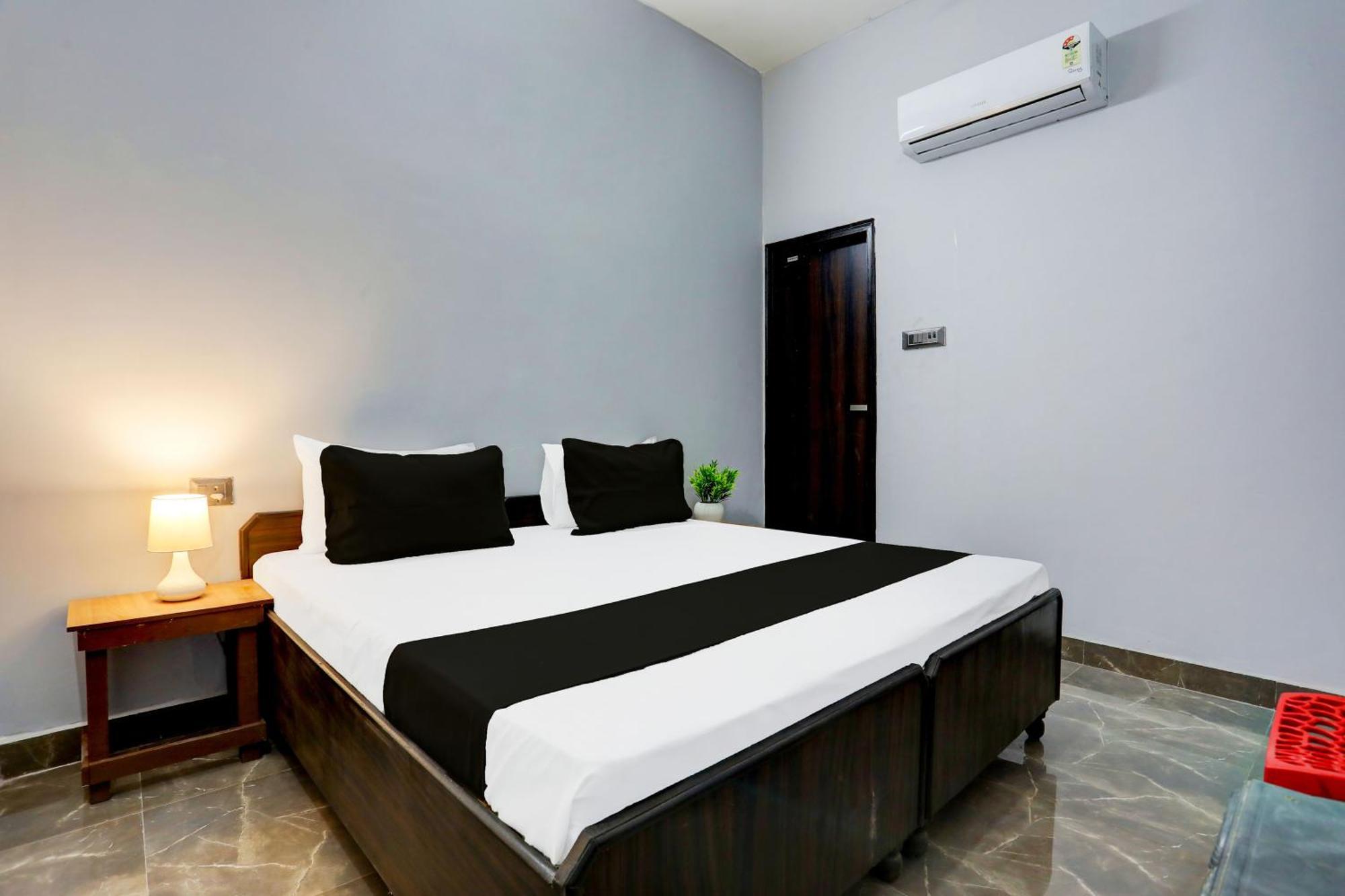 Super Hotel Live View Indraprastha Dış mekan fotoğraf