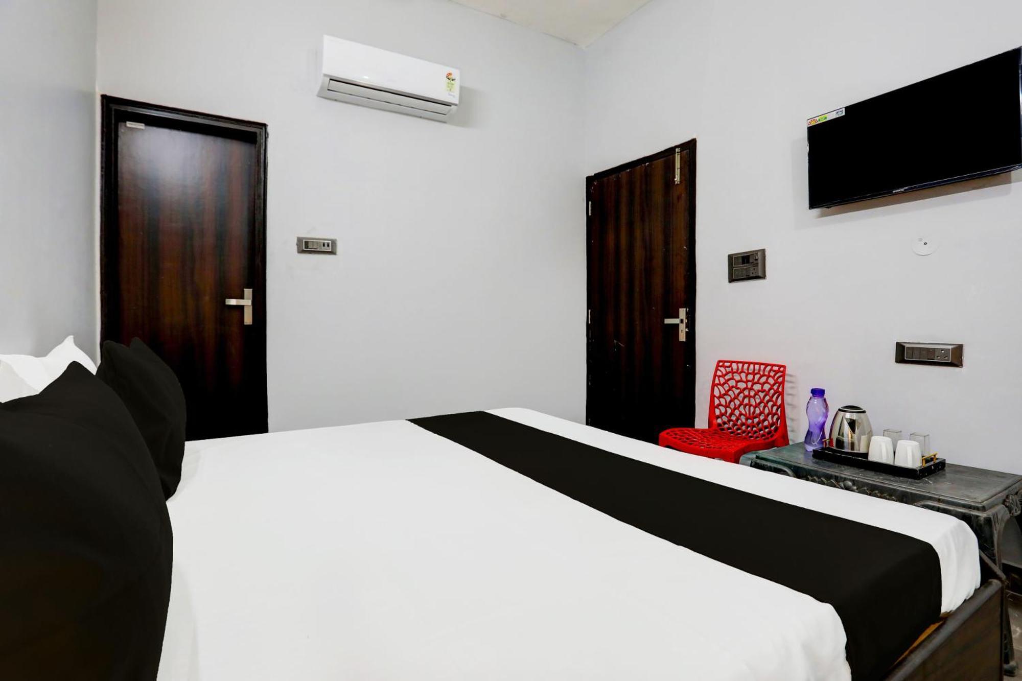 Super Hotel Live View Indraprastha Dış mekan fotoğraf