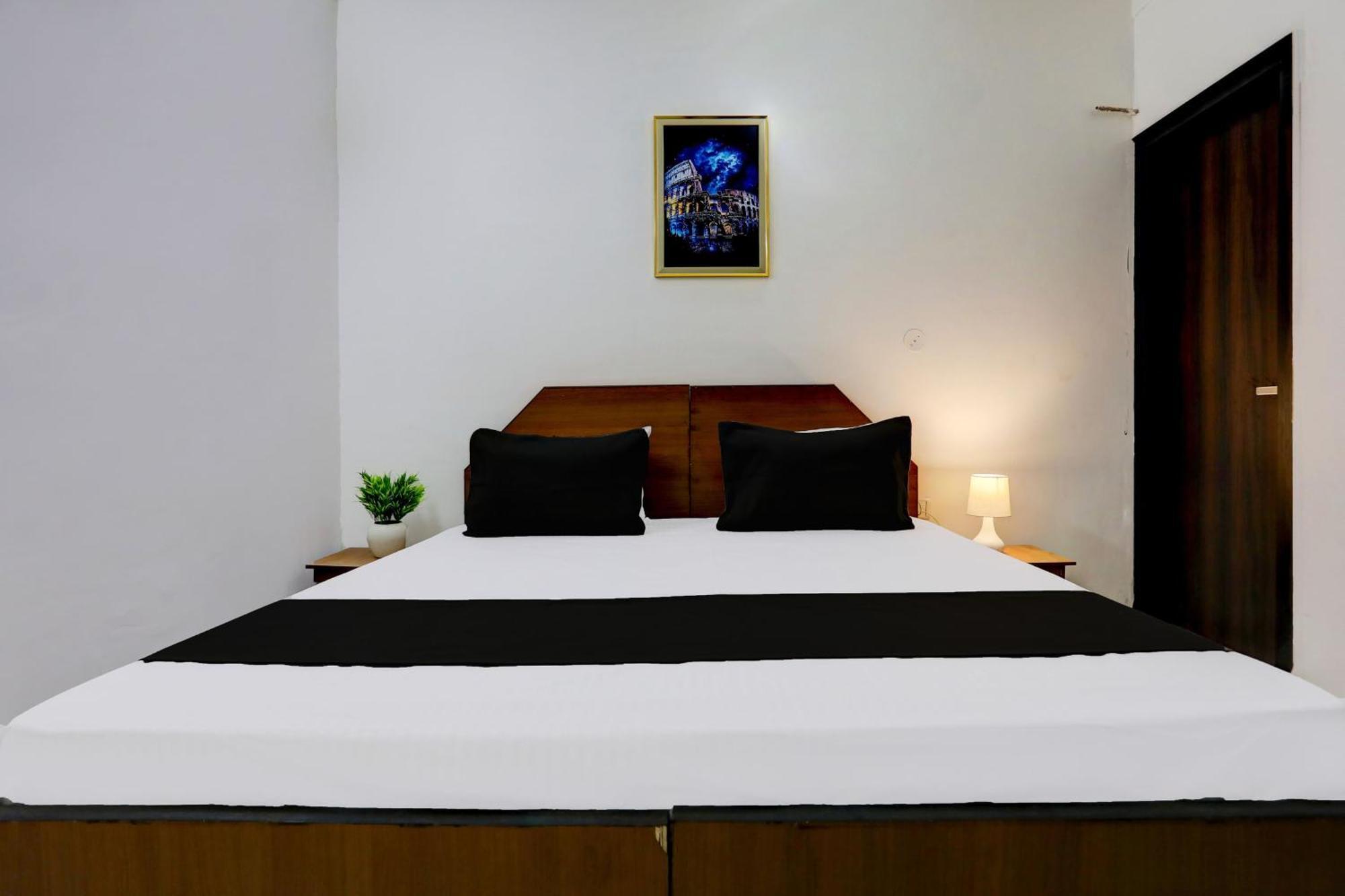 Super Hotel Live View Indraprastha Dış mekan fotoğraf