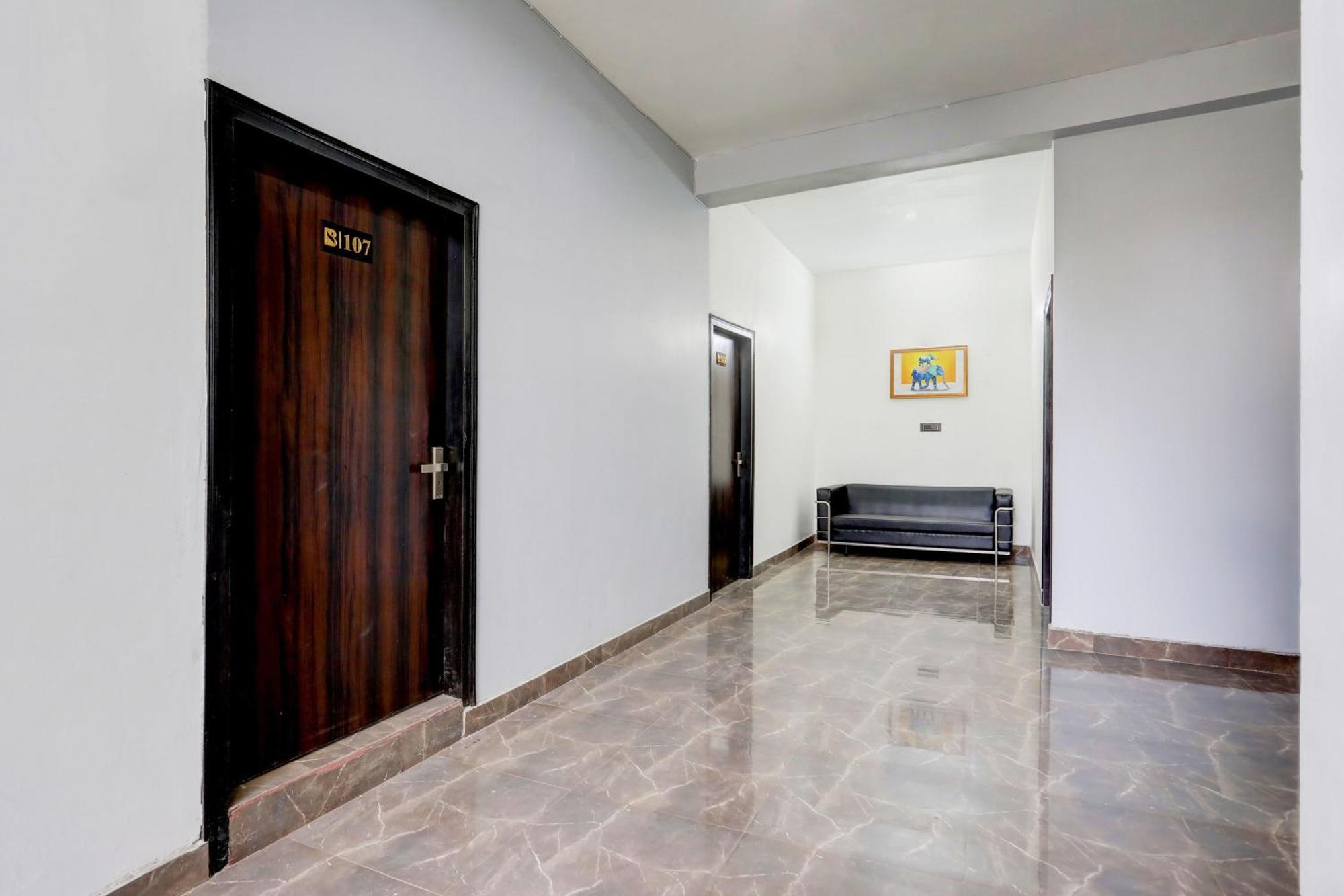 Super Hotel Live View Indraprastha Dış mekan fotoğraf