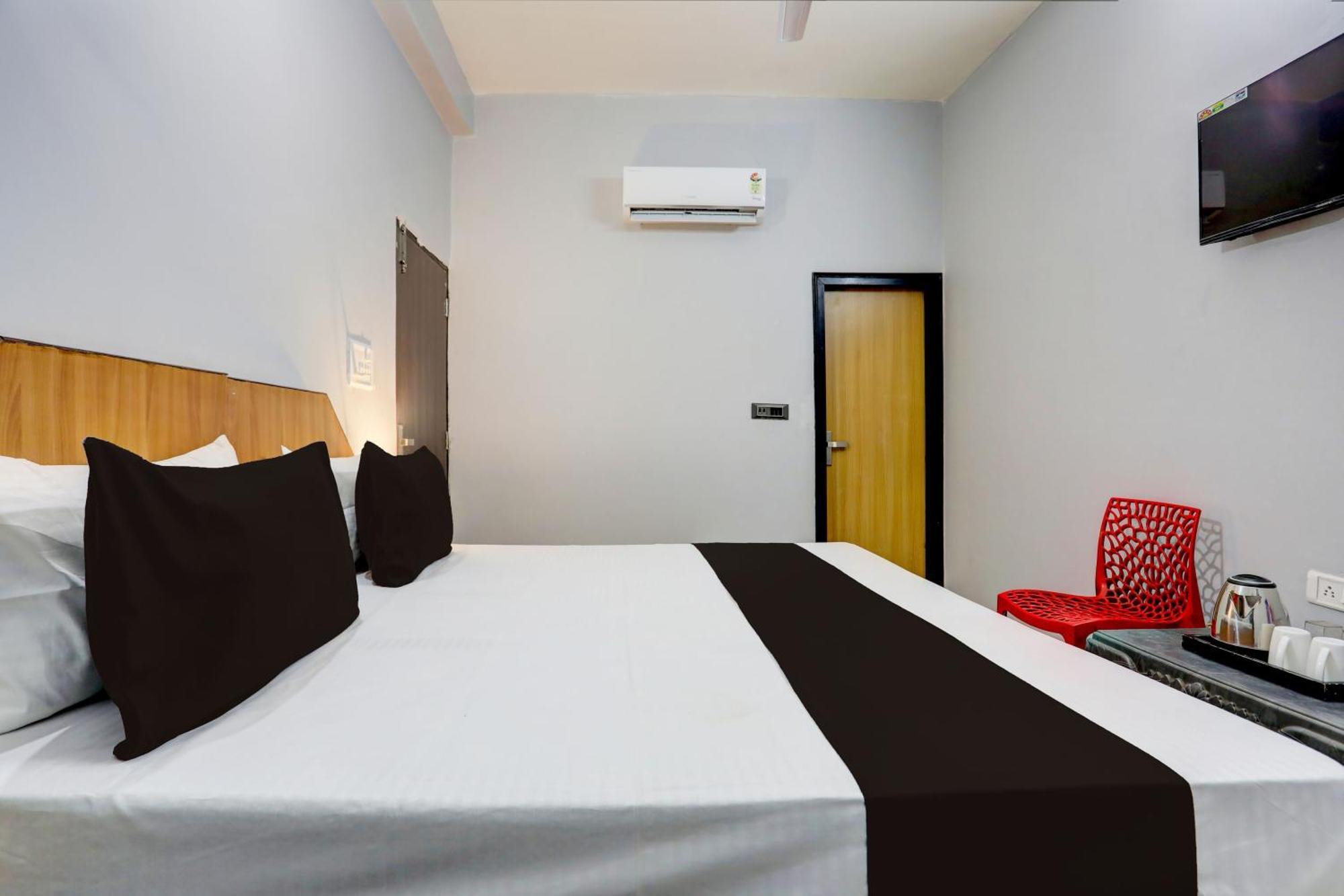 Super Hotel Live View Indraprastha Dış mekan fotoğraf