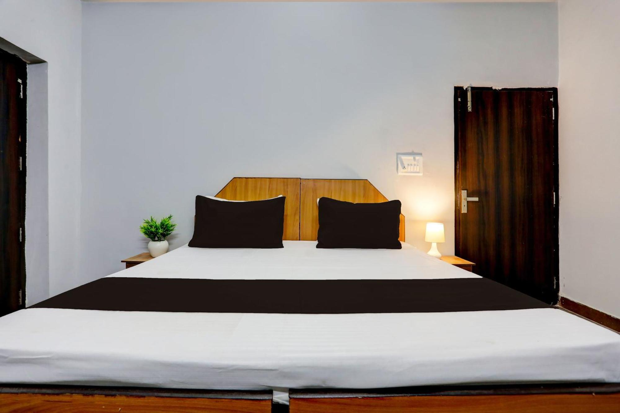 Super Hotel Live View Indraprastha Dış mekan fotoğraf
